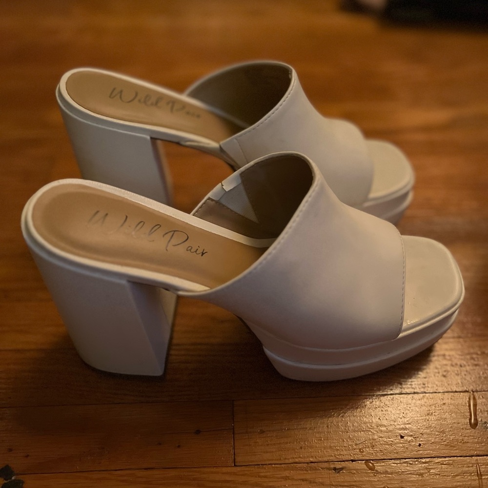 Open toe mule type shoe